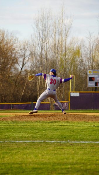 Norris pitching against Wauconda resulting in a win 7-5